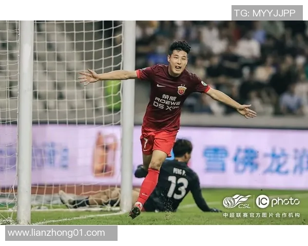 武磊再度破门助力中超球队冲击冠军展现超强个人能力