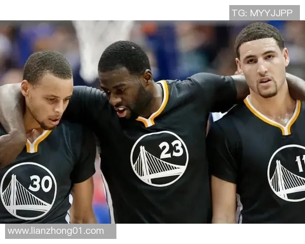 汤普森重返赛场!勇士双核再聚首,球迷欢呼雀跃 汤普森重返赛场!勇士双核再聚首,球迷欢呼雀跃